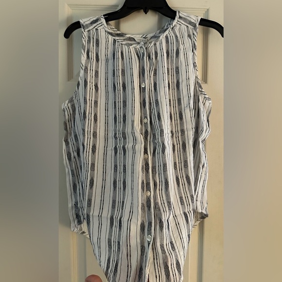 Lucky Brand Button down Top - Picture 1 of 6